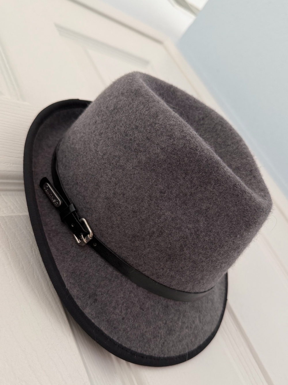 NWT Calvin Klein Gray Wool Felt Buckle Logo Black Leather Band Fedora